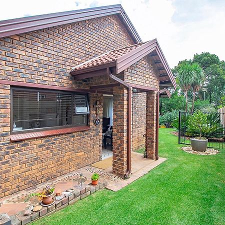 Leozet Self Catering Apartment Pretoria-Noord Exterior foto